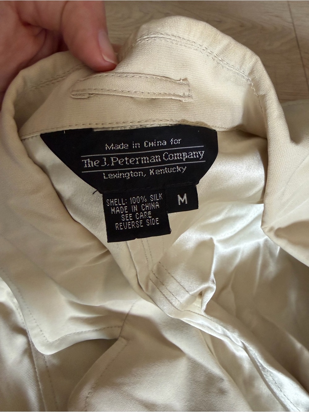 J. Peterman Light Beige Trench Coat 100% Silk excellent condition - Picture 4 of 6